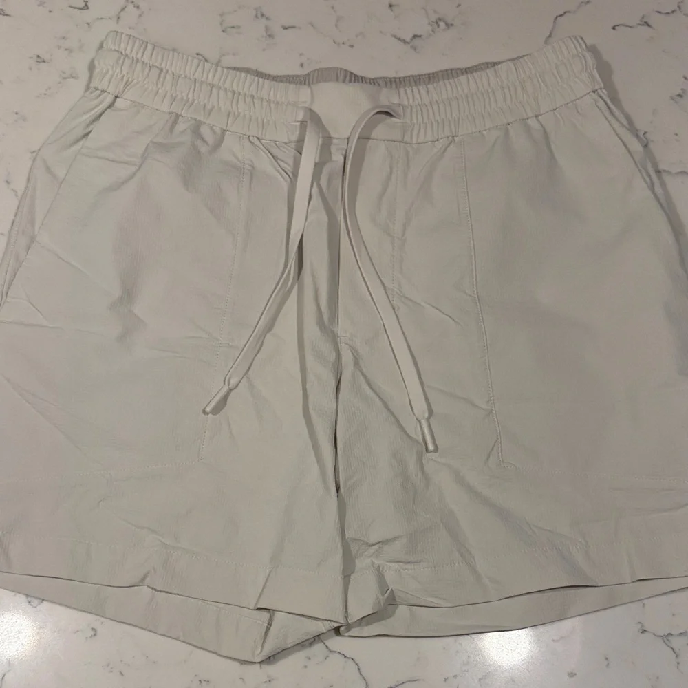 Lululemon bowline short - Picture 1 of 3